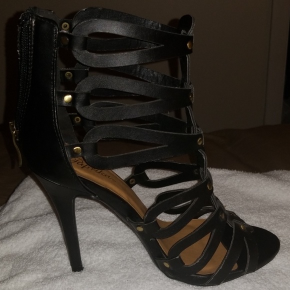 Shoes Sold - Picture 1 of 5